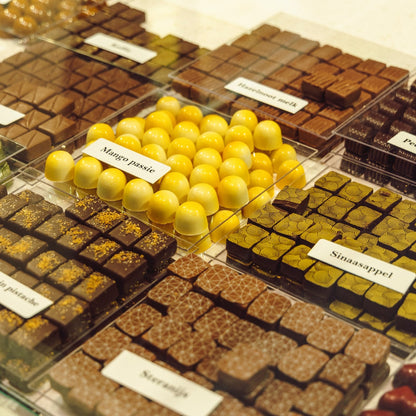 Sfeerbeeld kunststofbonbonplaten met diverse bonbons