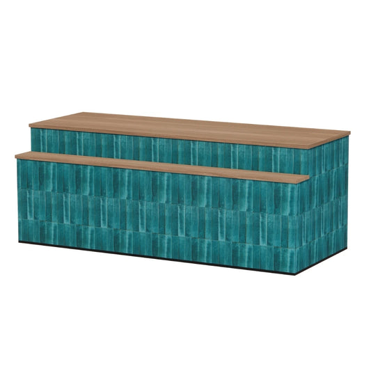 Moderne rechthoekige toonbank met oceaanblauwe keramische tegellook, toffee walnoothouten blad en tweelaags design, strak en eigentijds ontwerp.