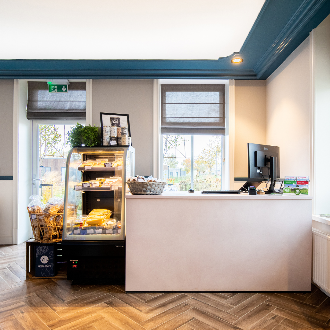 Kleine toonbank in de winkel van Hofparken in Kotten