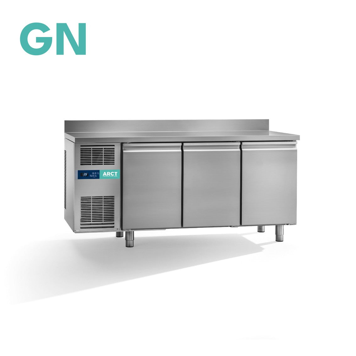 Roestvrijstalen koelwerkbank met drie deuren, GN formaat en opstaand werkblad, stekkerklaar.