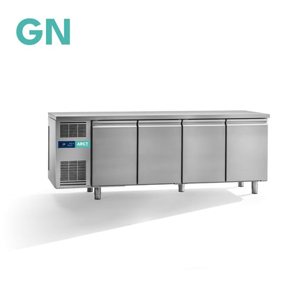 RVS koelwerkbank met 4 deuren, standaard werkblad en geïntegreerd koelsysteem, stekkerklaar.