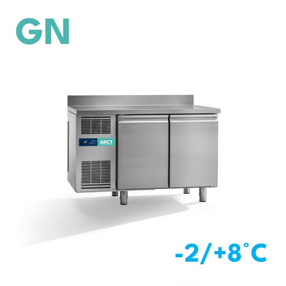 Rvs dieptekoelwerkbank met twee deuren, werkblad met opstaande rand en digitaal display.