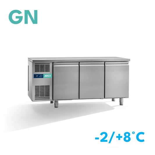 Dieptekoelwerkbank met 3 roestvrijstalen deuren, standaard werkblad en digitale temperatuurdisplay.