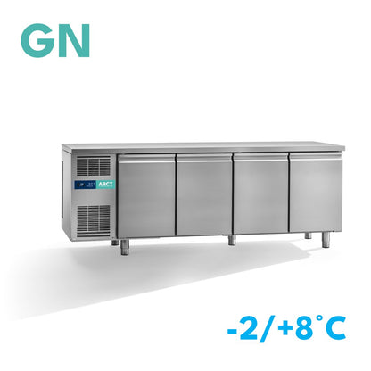 RVS dieptekoelwerkbank met 4 deuren, standaard werkblad en geïntegreerd koelpaneel links.