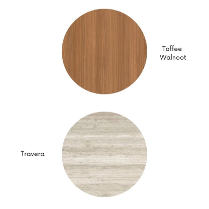 Materiaalcombinatie met toffee walnoot houtlook en lichte Travera travertinlook in beige tinten, weergegeven als ronde kleurstalen.