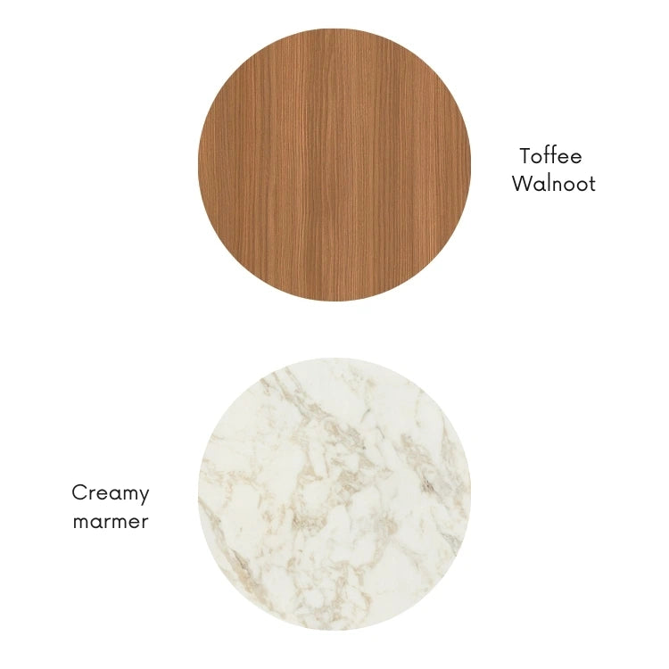 Materiaalcombinatie met toffee walnoot houtlook en lichte creamy marmerlook met subtiele beige aders, weergegeven als ronde kleurstalen.