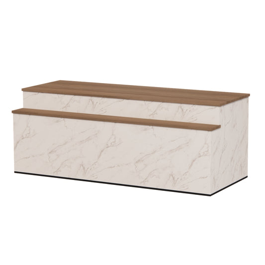Strakke toonbank met witte marmerlook en subtiele grijze aders, toffee walnoothouten blad en tweelaags design, modern rechthoekig ontwerp.