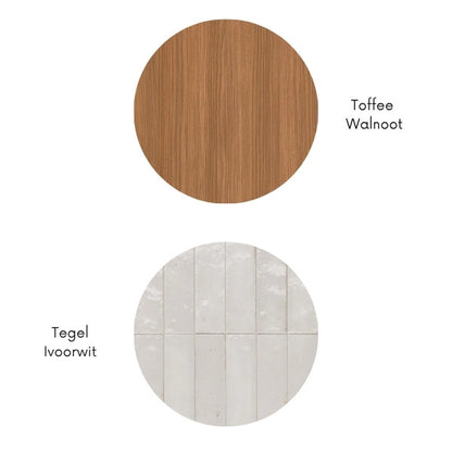 Materiaalcombinatie met toffee walnoot houtlook en ivoorwitte keramische tegellook, weergegeven als ronde kleurstalen.