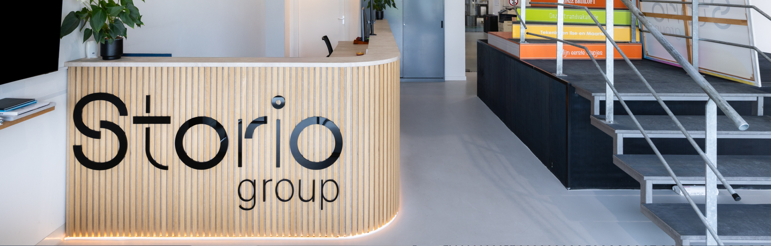 vooraanzicht van de hoektoonbank met ronde hoek